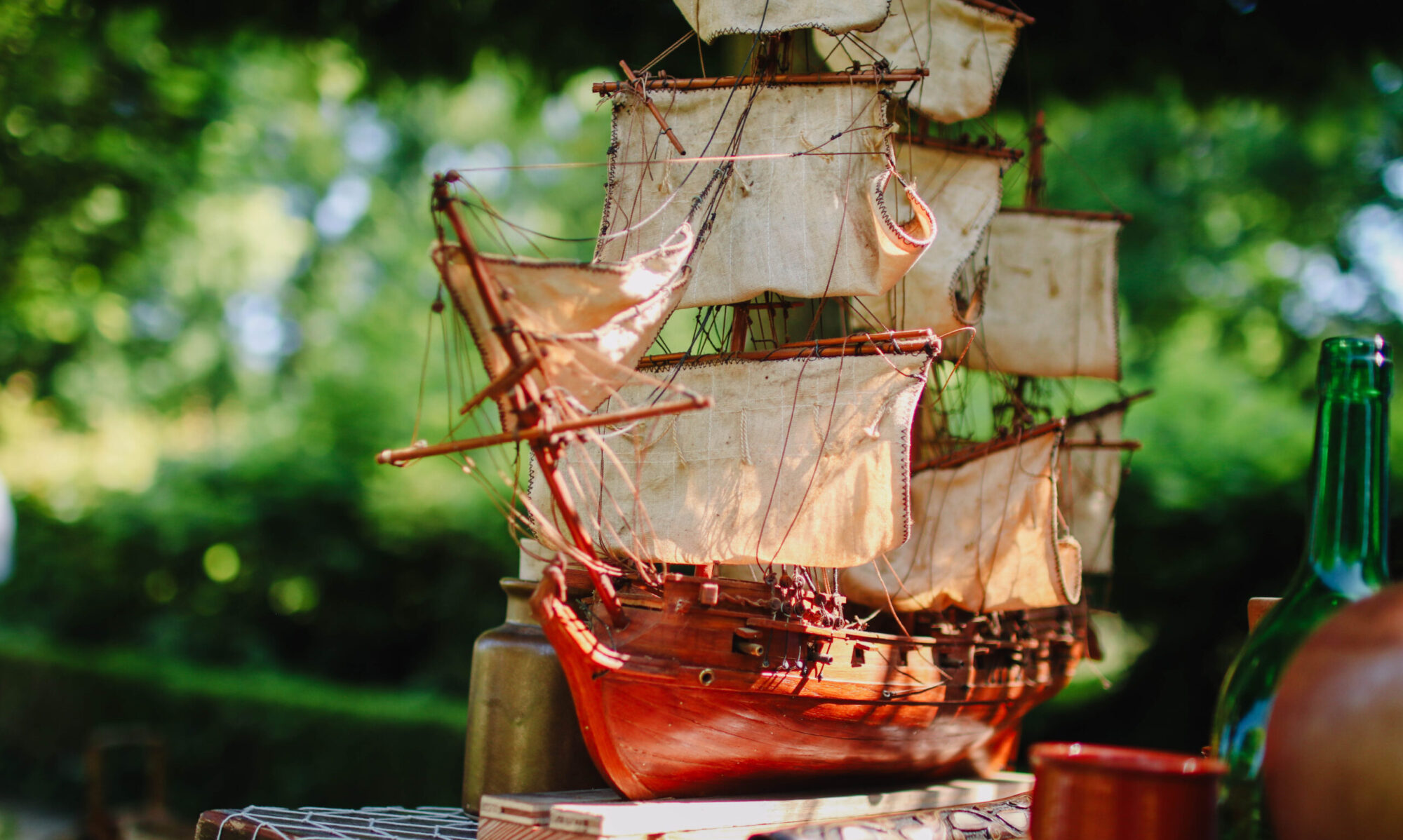 Maquette d'un bateau pirate en bois